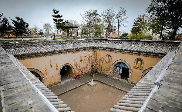 陕州地坑院探访中国神奇的地下建筑