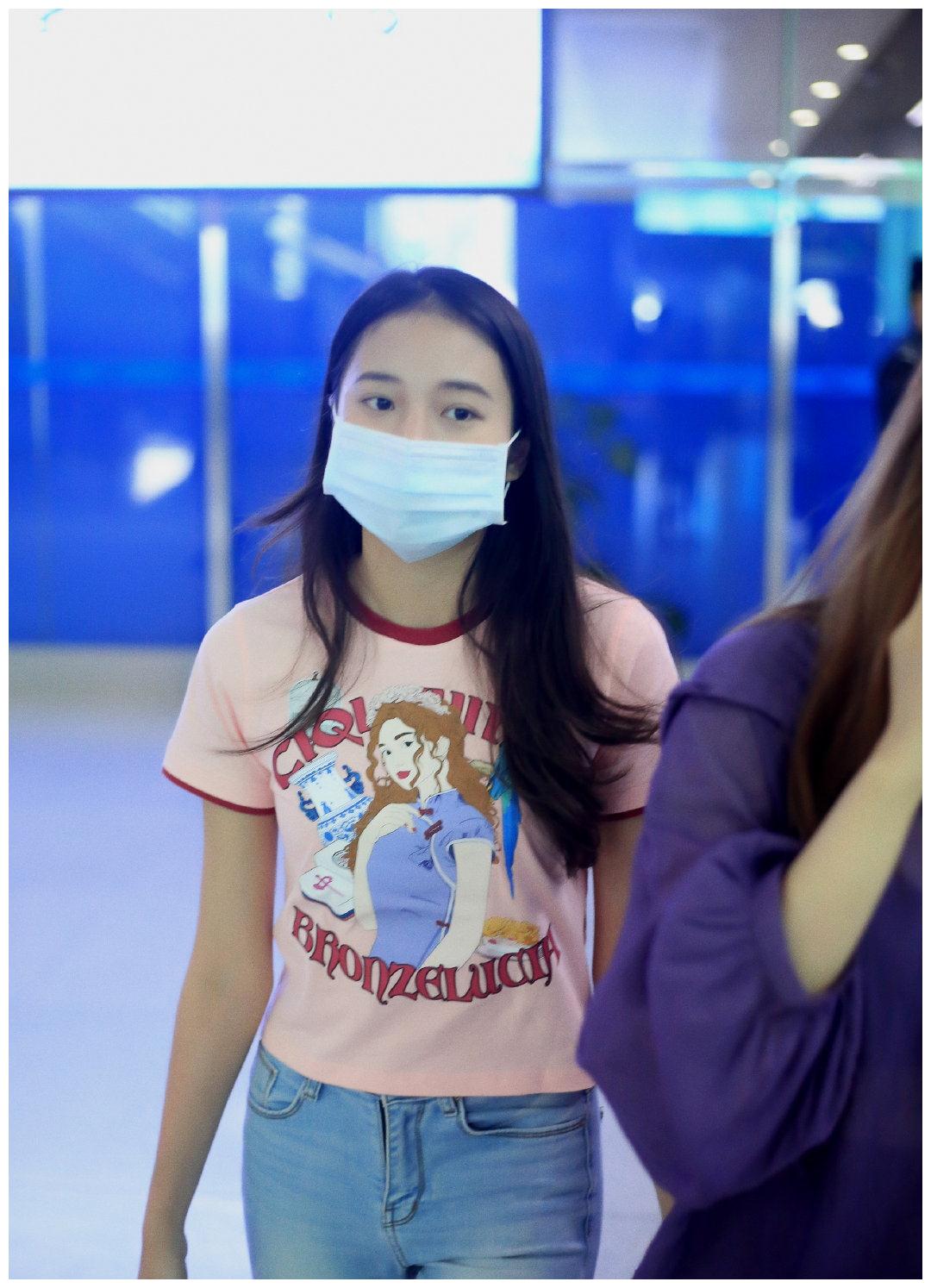 乐华公主陈昕葳曾撞脸程潇,机场街拍毫无妆发,网友:偶像变素人