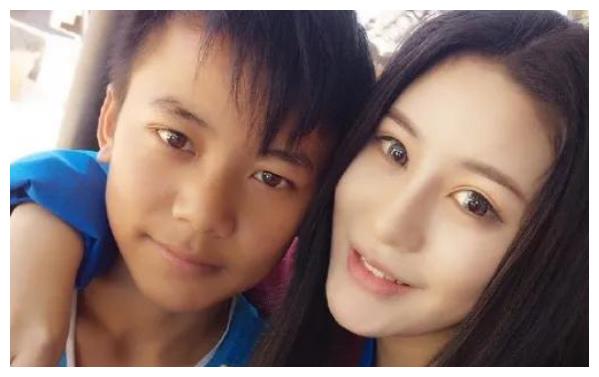 《变形记》中让男人舔鞋的15岁杨馥宇,引起轰动后,如今怎样了