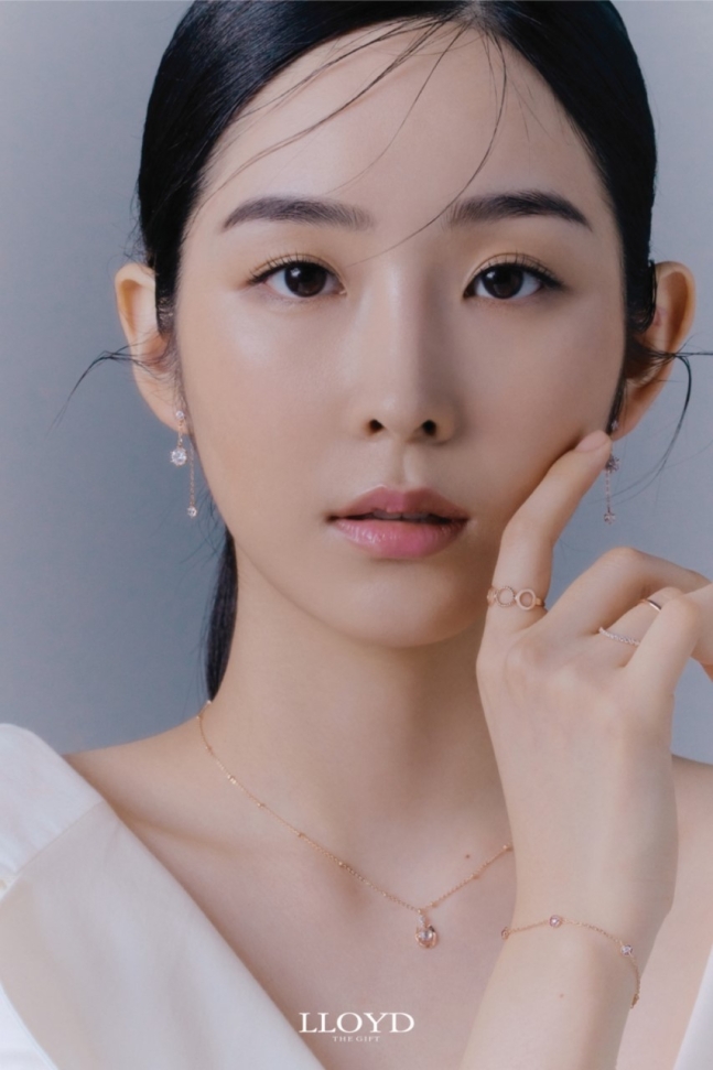韩国女艺人朴智贤代言珠宝品牌拍最新宣传照|朴智贤