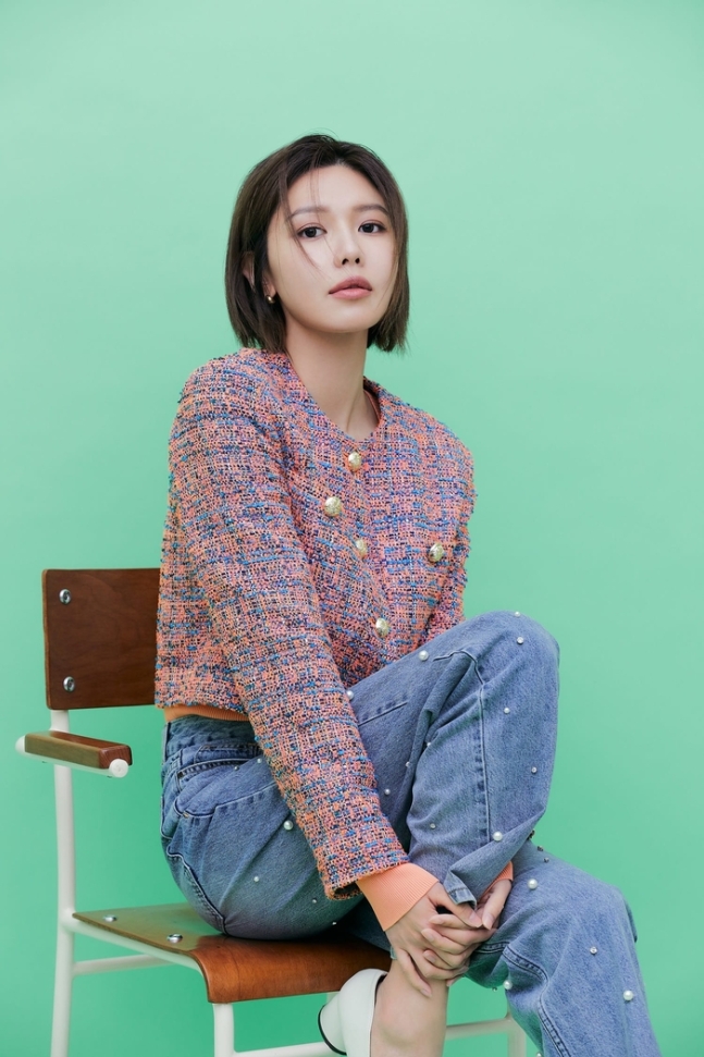 少女时代成员秀英拍代言品牌最新宣传照