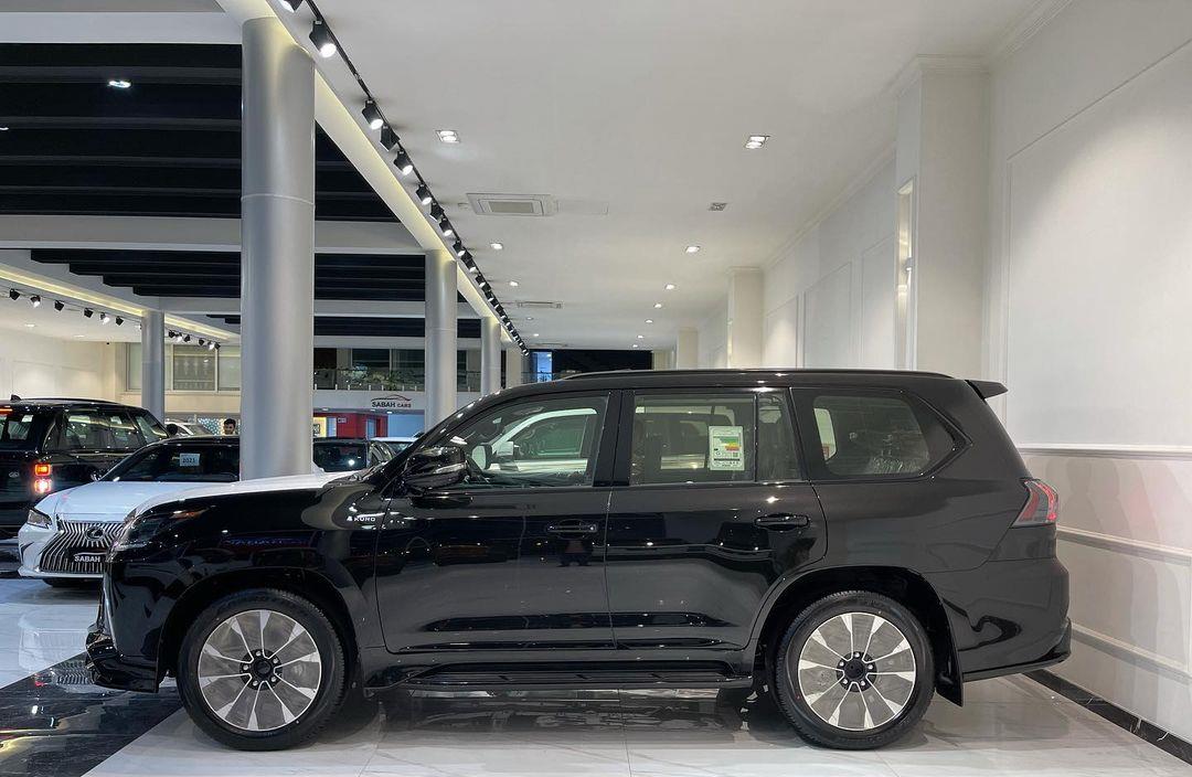 外观有气势车内空间大新款雷克萨斯lx570实车