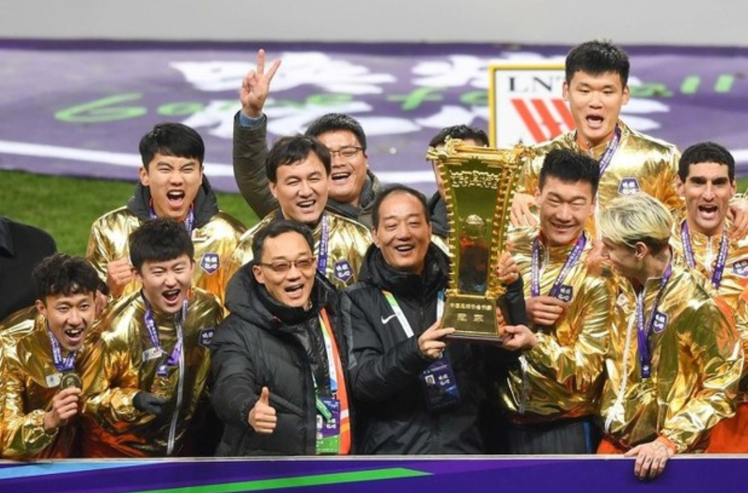 山东鲁能今年成绩是足协杯冠军与联赛第五,郝伟留任的可能性增大