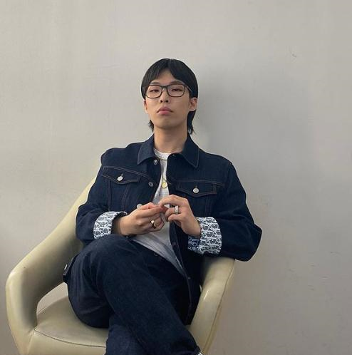 弘大闹区置业,akmu李灿赫买4层建筑物做楼主|李灿赫|弘大|闹区_新浪新