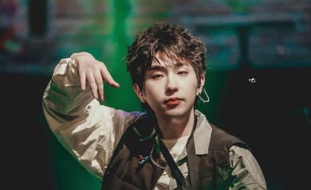 说唱新世代圣代牌面亮相王者年度颁奖典礼希望他越来越好