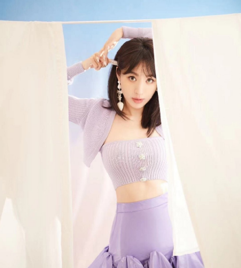李菲儿晒最新写真照尽显好身材