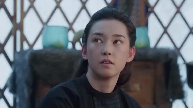 长歌行:十八为绪风上药,绪风看着十八认真的样子,有点心动