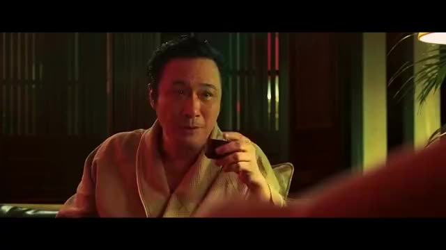 徐乐即将成为总华探长,上升时还不忘拉兄弟一把,给跛豪介绍业务