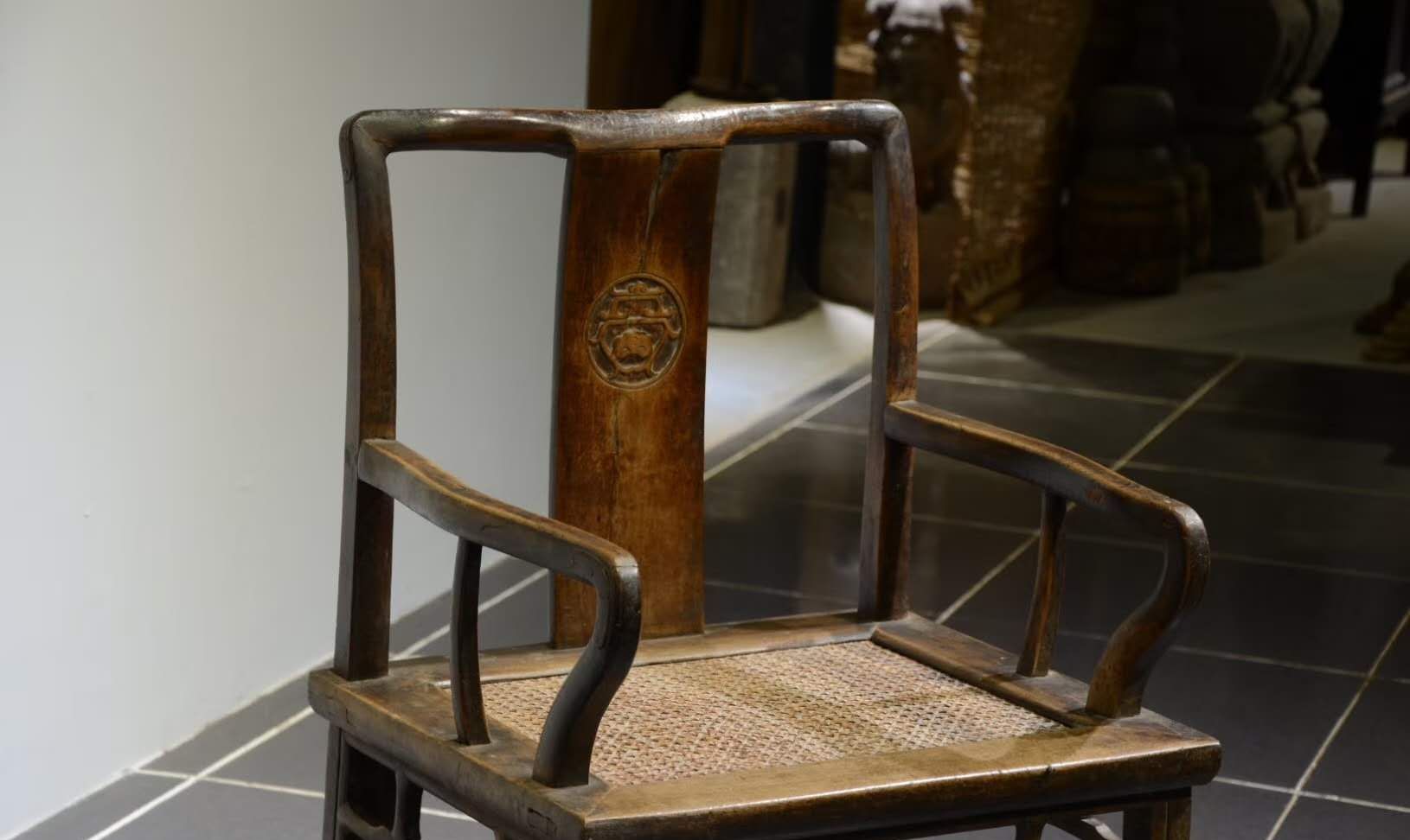 摆置家中能增添文雅气质的座椅：中式红木南官帽椅 - 知乎