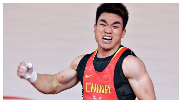 举重天才4次打破纪录,奥运前参赛资格却无故被换,无奈愤怒退役