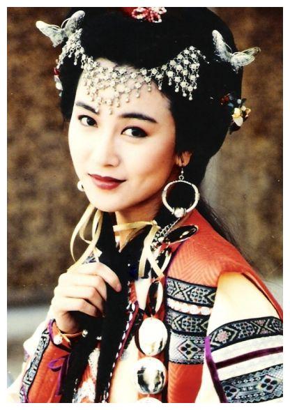 51岁袁洁莹近照苍老至今未婚的短发女神过得怎么样了