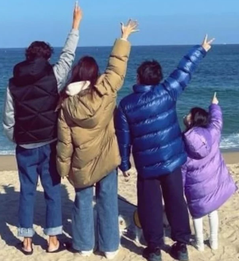 张东健7岁女儿罕曝光遗传爸妈长腿基因身材高瘦双腿纤细