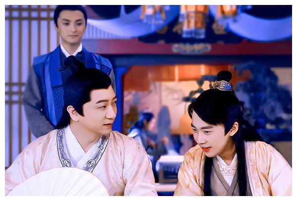 赘婿发布最新海报公开两人婚服海报郭麒麟还拉了双眼皮