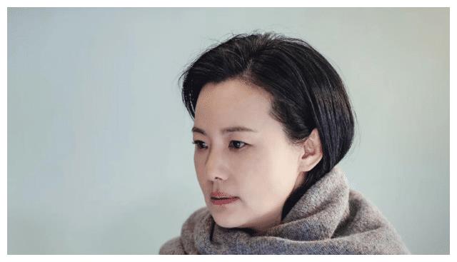 "双料影后"咏梅,温柔就像是她的代表词,与栾树的爱情羡煞旁人