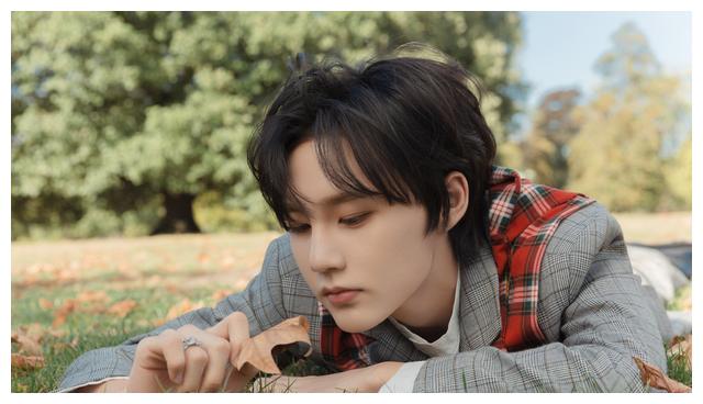 蒙面舞王朱正廷为李权哲舞蹈评c方俊点出他与师姐美岐的差距