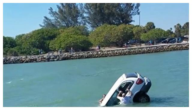 安徽宿州一车辆坠河，致4死1伤，知情人称车内5人中有4个是一家人休闲区蓝鸢梦想 - Www.slyday.coM