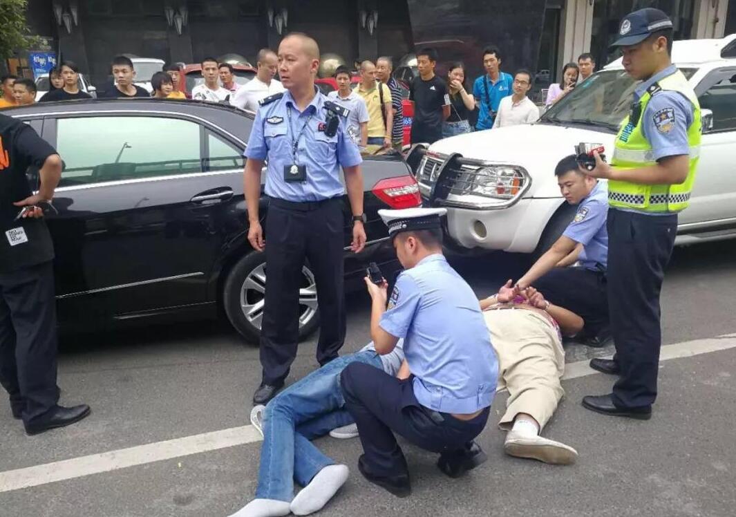 交警给出了正确答案!