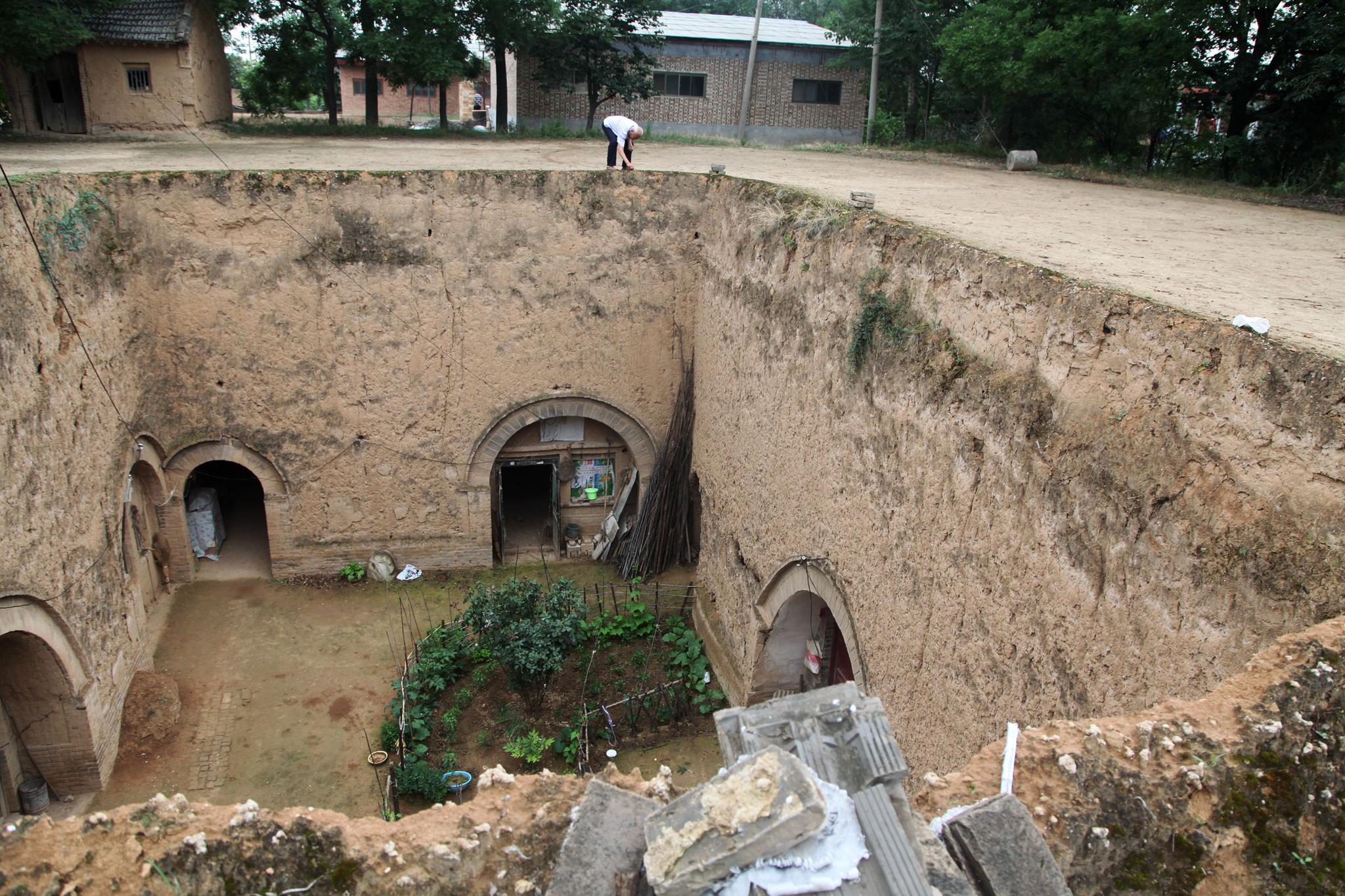 院,暑天抱着火炉吃西瓜睡觉要盖被子,咋回事|地坑|窑洞|火炉_新浪新闻