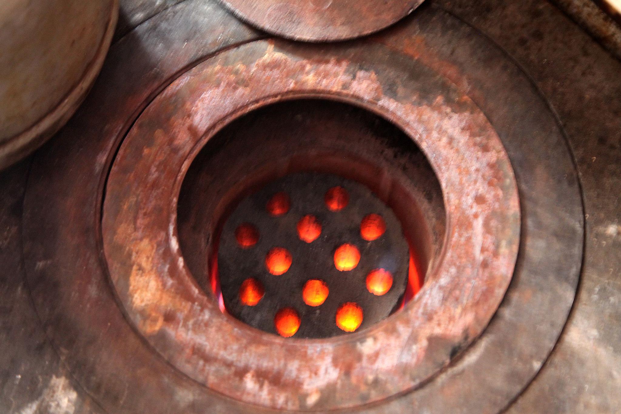 农村60年前的老坑院暑天抱着火炉吃西瓜睡觉要盖被子咋回事