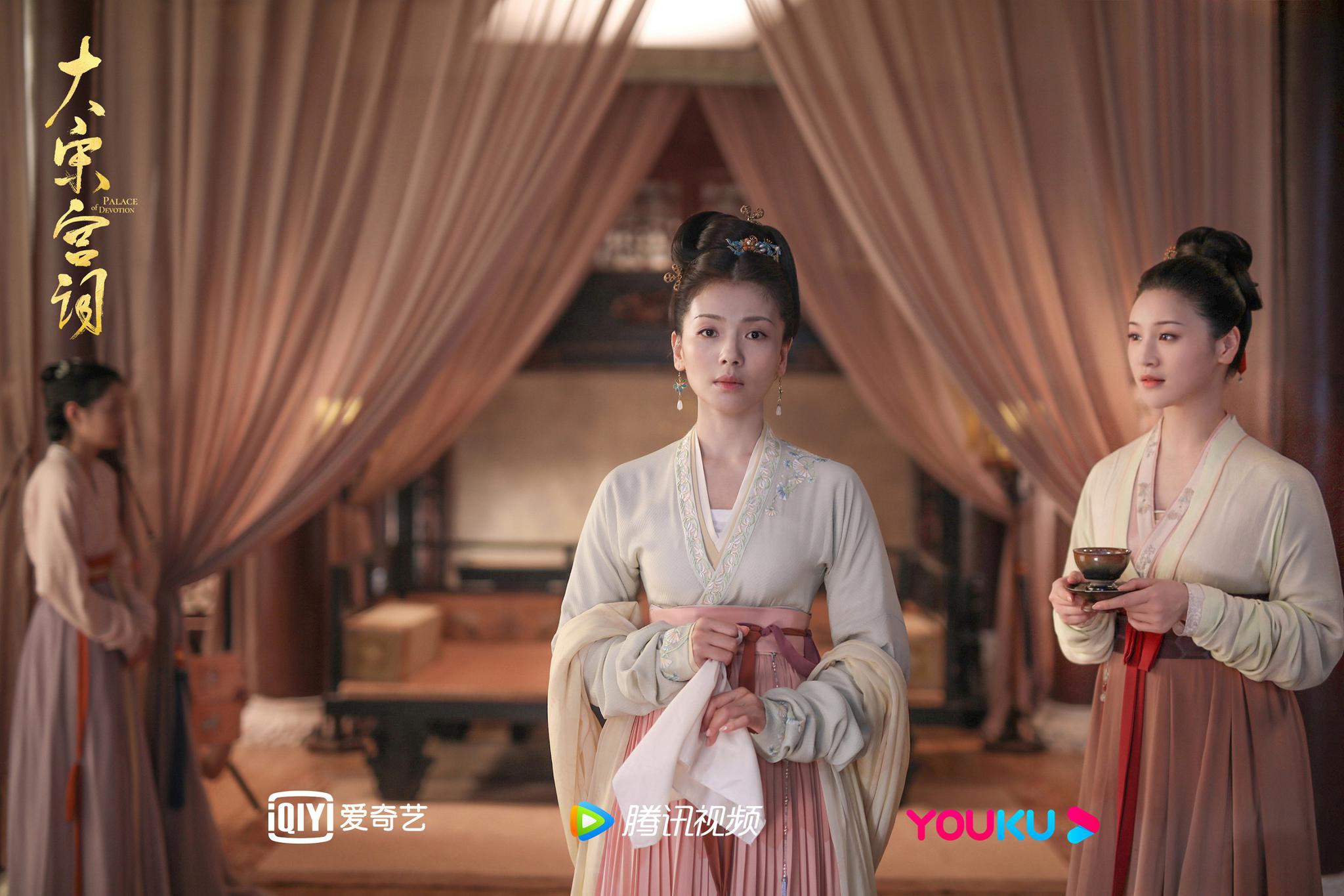 精美大气的服装造型,网友在感叹刘娥终于能进宫的同时,也被《大宋宫词