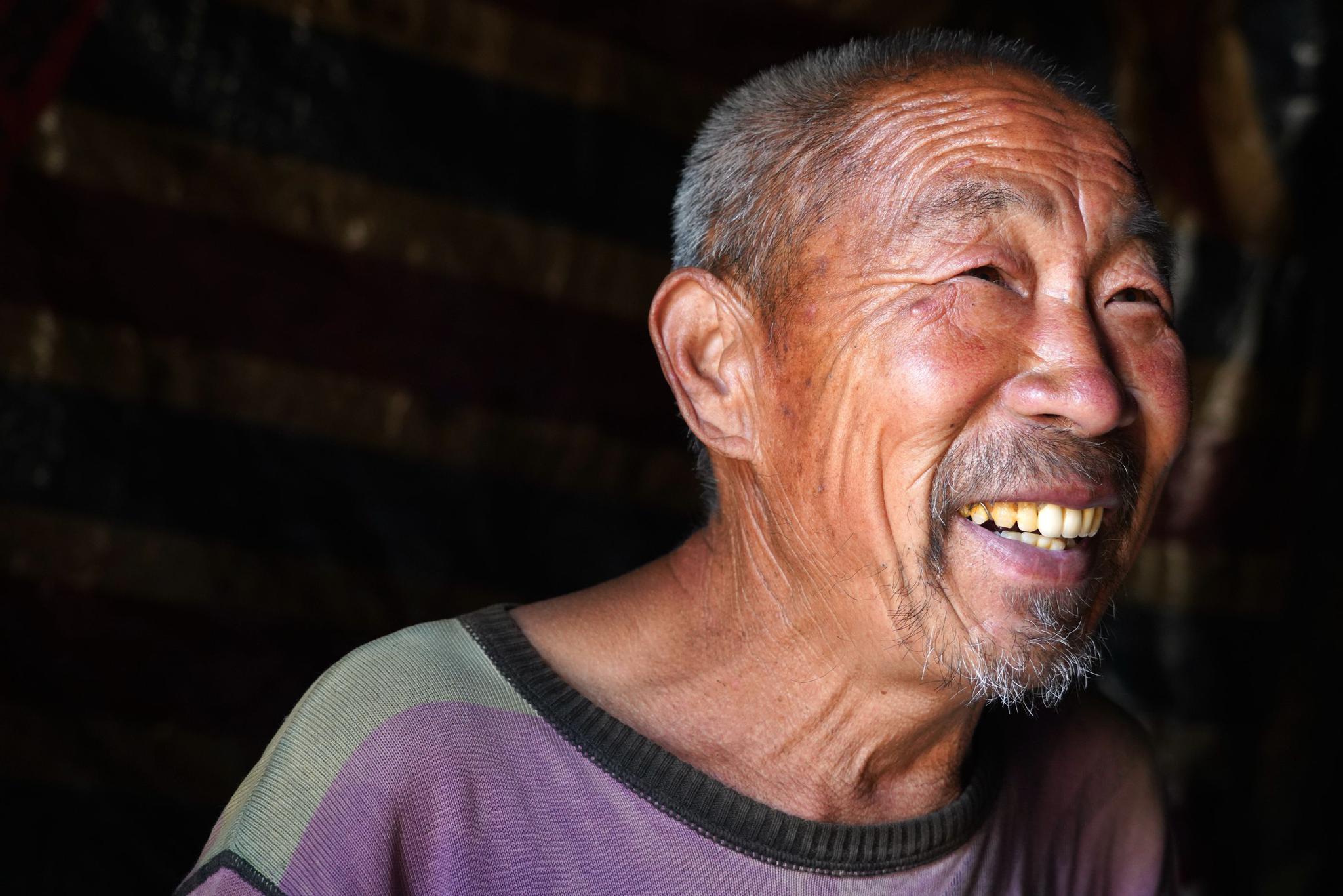 58岁农民大哥隐居深山40年人称世外高人处世之道有意思