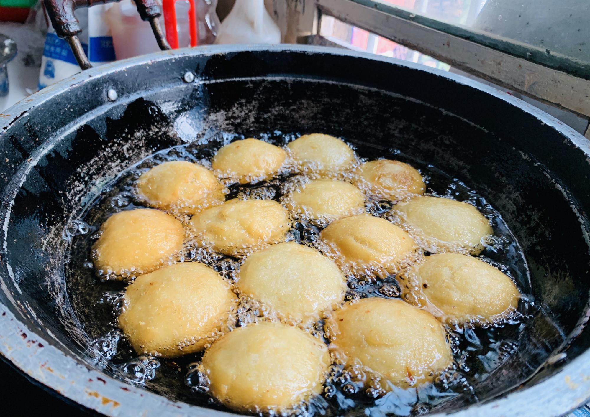 炸糖糕掌握这几点你也能轻松炸出个个鼓包个个脆皮又空心