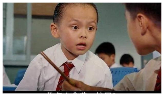 她是《长江七号》的野蛮富二代,女扮男装出演,现21岁后美出天际