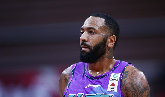 亨特联手哈达迪发威,高诗岩复出得分上双,山东男篮难敌四川队