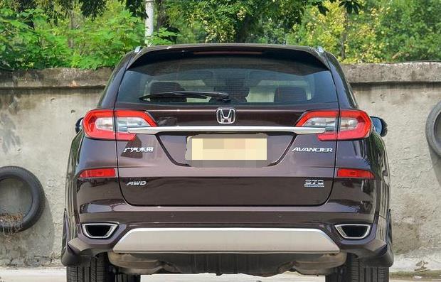 呈文雅致本田-皇冠路,时尚酷炫的设计,深受市民喜爱