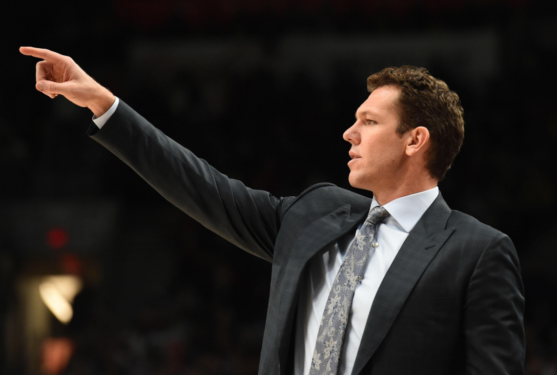沃顿成为新赛季第一个下课的主教练,生涯履历也就勇士队时期漂亮