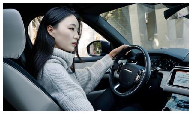 女司机提110万路虎,摇到"5连号"高兴不已,老公脸却绿了