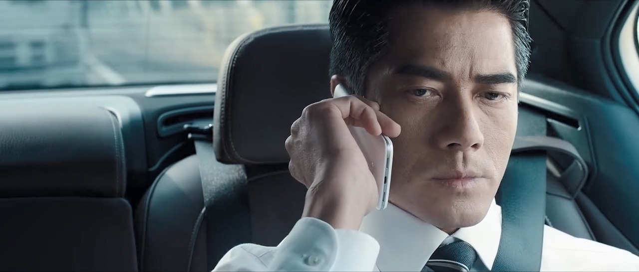 寒战2:香港警队警务处处长,被人打电话威胁,看他如何冷静处理