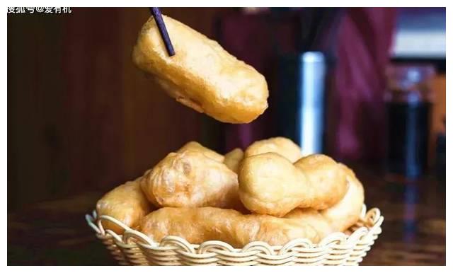 油馍头,郑州的著名小吃,口感外酥里嫩,是河南人的传统味道!