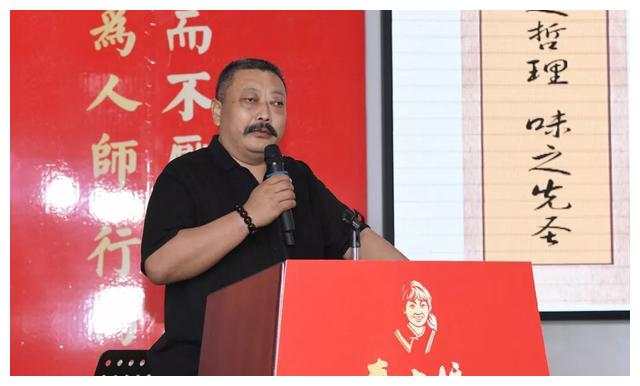 张家界秦大妈餐饮联合创始人,技术总监宋小兵举行收徒仪式