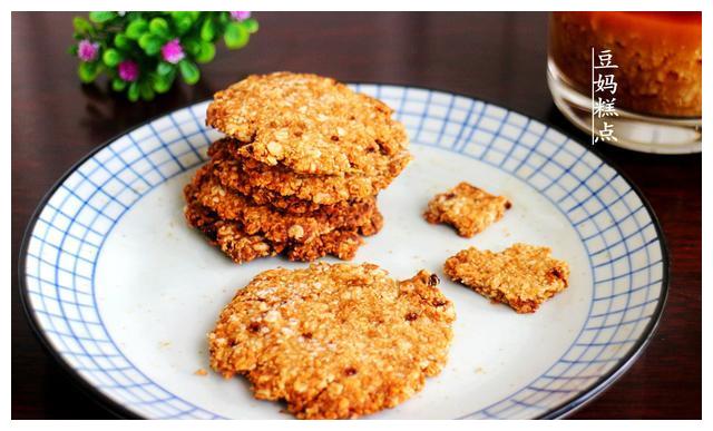 减肥必备,3分钟燕麦早餐饼干,低脂香酥,电饼铛也能做