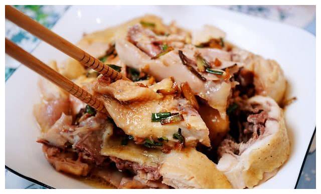 嫩滑多汁的葱油鸡,夏季最清爽的肉菜,这样调出葱油汁,入味够香