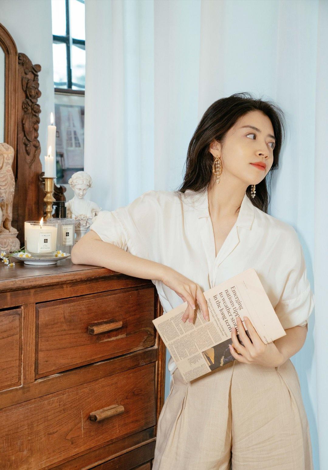 三木博主晒新款夏装搭配,无袖马甲知性优雅又吸睛,满满的高级感