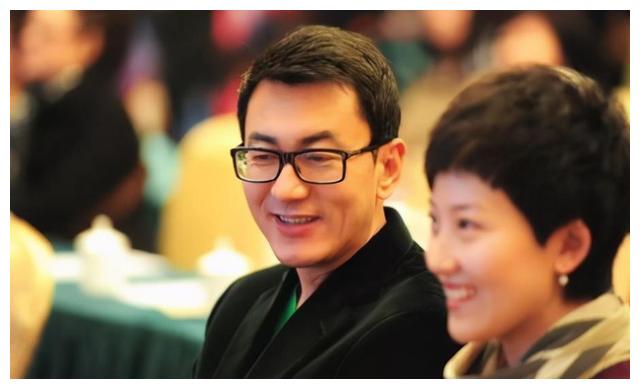 央视花旦郑天亮:《东方时空》最小女主播,丈夫同是央视名嘴__财经头条