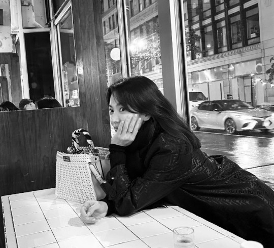 韩国女艺人宋慧乔SNS发布纽约拍摄近照