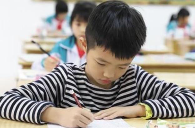 “学渣”当道涂鸦课本,女老师看后羞红脸:服了这群“祖国花朵”休闲区蓝鸢梦想 - Www.slyday.coM “学渣”当道涂鸦课本,女老师看后羞红脸:服了这群“祖国花朵”休闲区蓝鸢梦想 - Www.slyday.coM