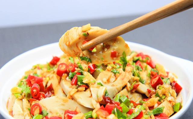 面筋凉拌更好吃大厨一道剁椒拌面筋香辣可口下酒真得劲