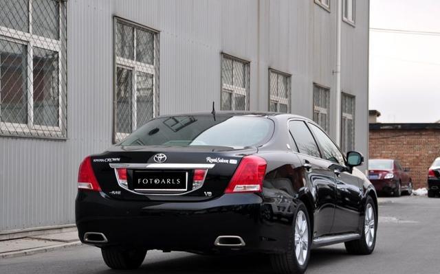 v8版丰田皇冠vip,当年接近90w,座椅上小喇叭有意思