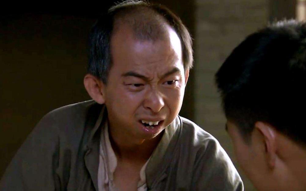 电视中专演丑角,现实中身价过亿,开400万大宾利,迎娶美娇妻|巨兴茂