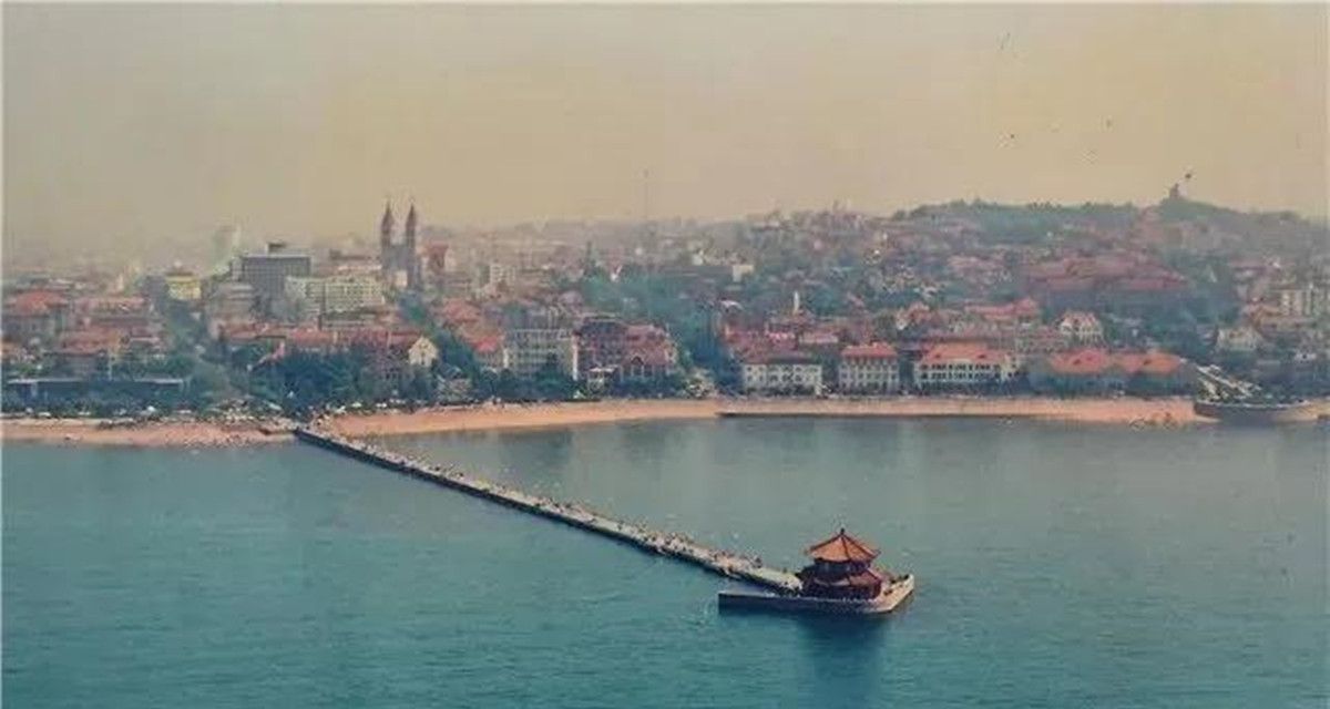 老照片:1990年代的青岛,那时的五四广场还是一片荒地