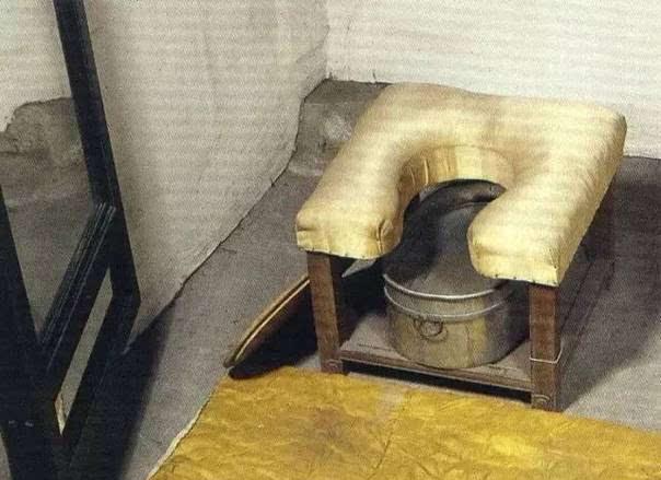 故宫房屋近万间,却没有一间厕所,上厕所怎么办?