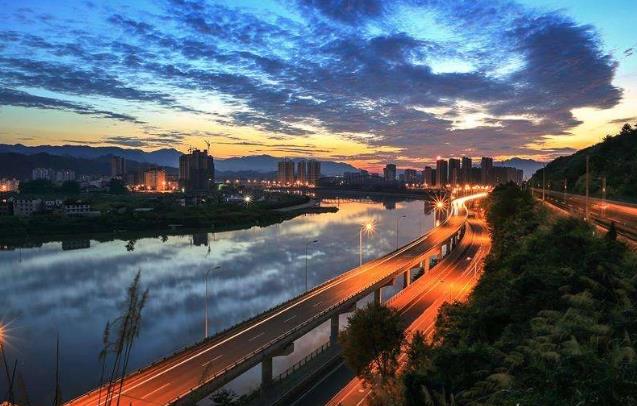 湖南长沙GDP比例_湖南这个城市GDP不如一个县,名气却比长沙大,多人知晓