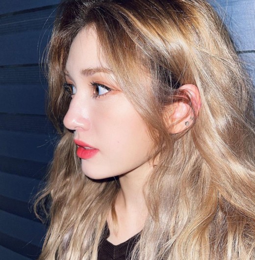 韩女星全昭弥sns发照金发造型似芭比娃娃