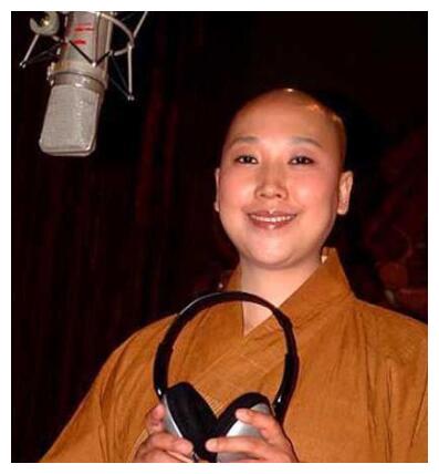 李娜削发为尼至今23年都以为她是为情所困其实里面藏着秘密
