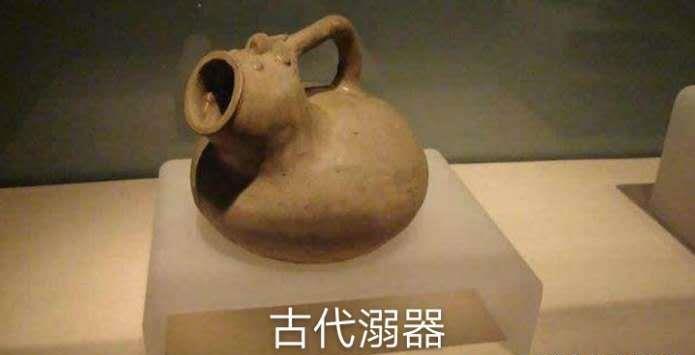 尿盆在古代被称为"便溺之器",本是污秽肮脏的一种生活用具,一般以粗糙