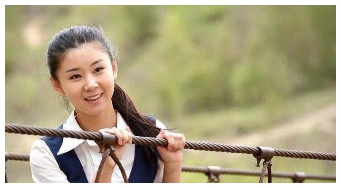 她是冯巩"女儿",16岁出道,低调结婚,老公还是我们熟悉的他!